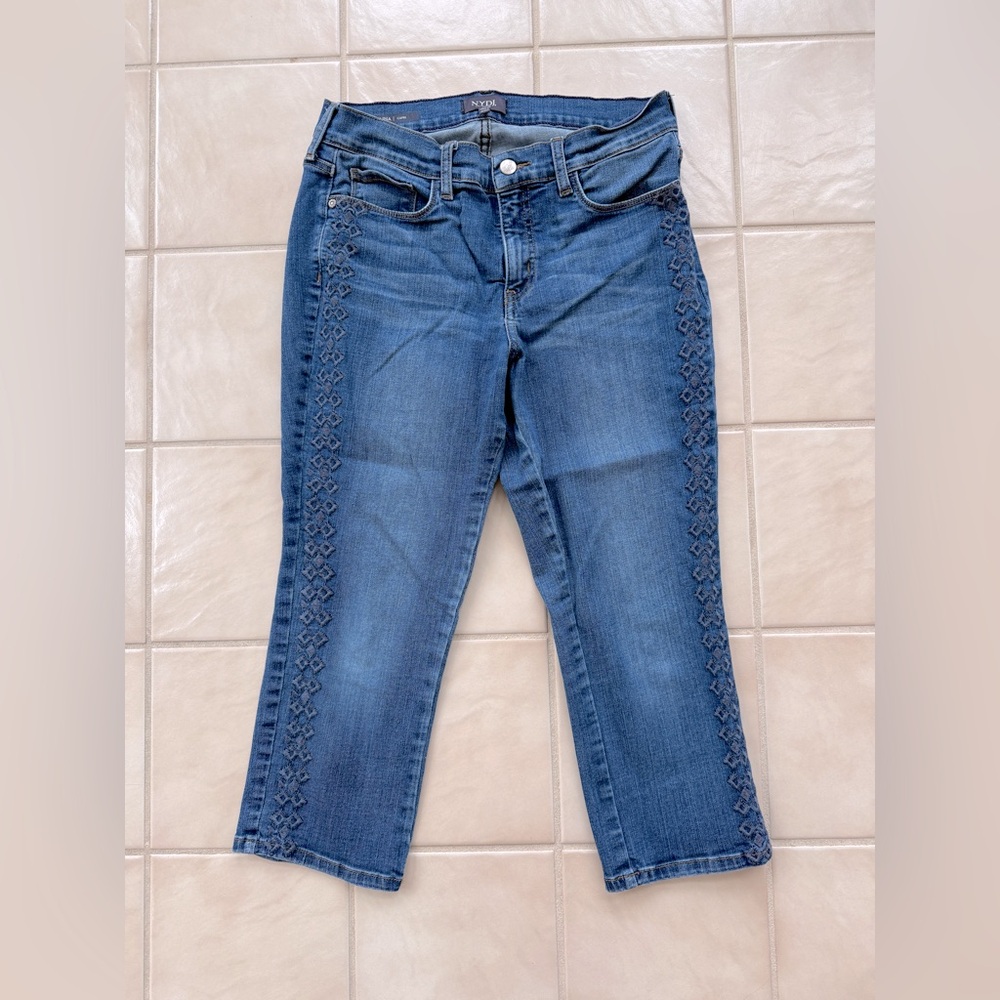NYDJ - Alina Capri Embroidered Blue Denim Jeans - US size 8 P